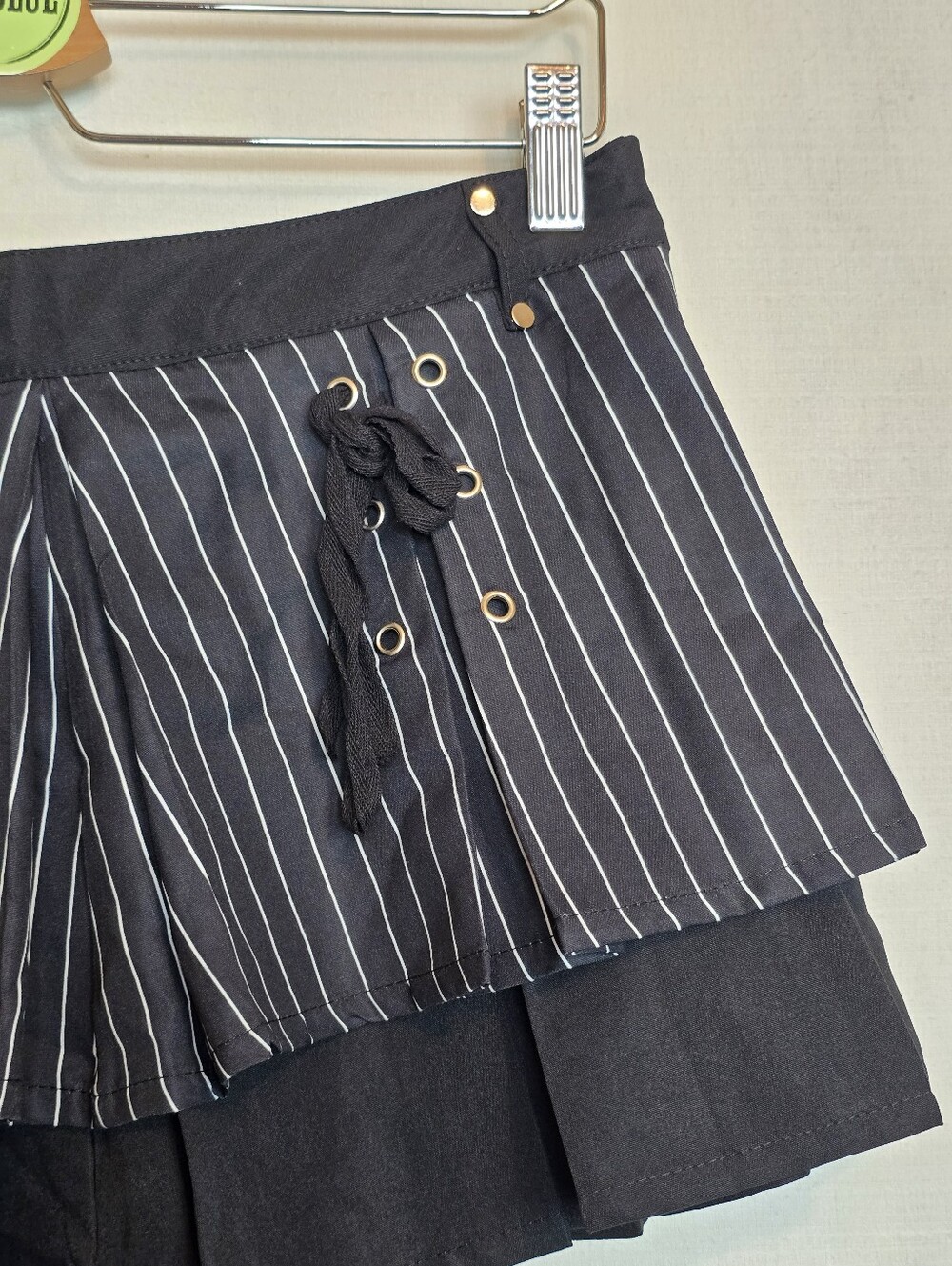 Black Pinstripe Layered Skort Lace-Up Grommet Detail Size L - Picture 9 of 11